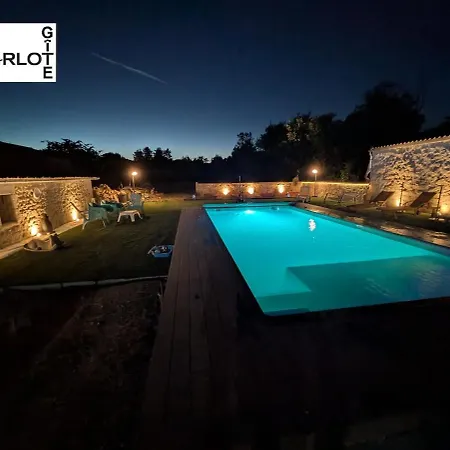 Charlot - Proche Futuroscope Aquascope *